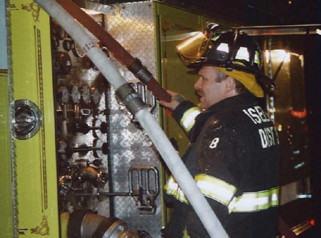 Ex-Chief E.R. Mullen pumps at the Isabelle Street fire, October 2005.